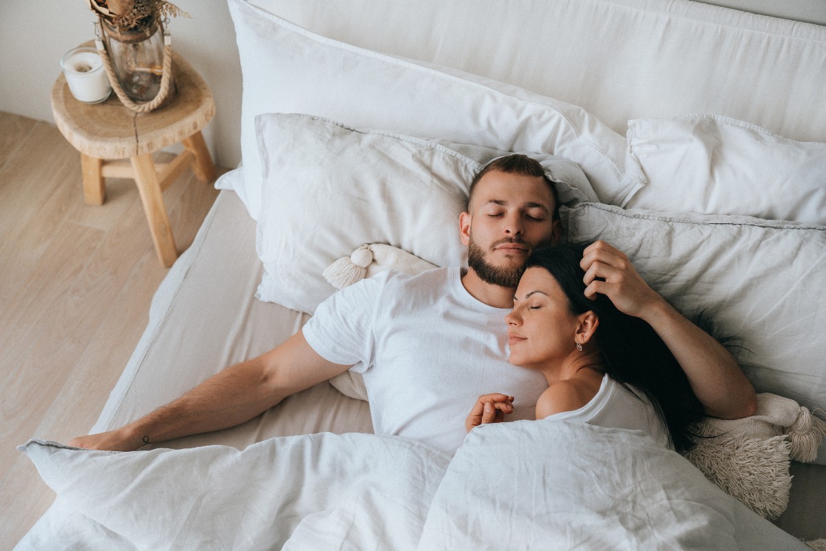 How to Sleep as a Couple