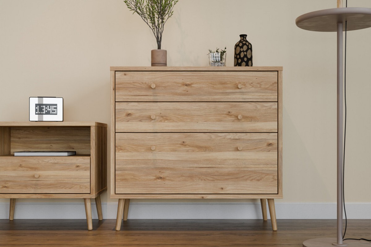 Simple wooden chest of drawers from the Easyklix furniture collection